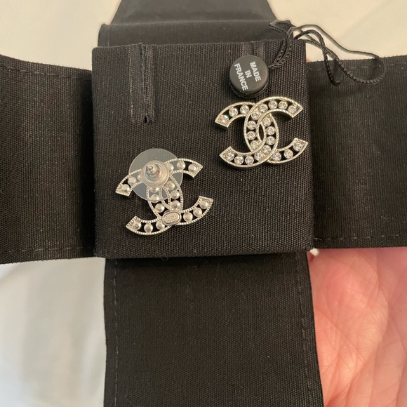 Bnib 21b Chanel crystal stud earrings 🤩 - Picture 10 of 11